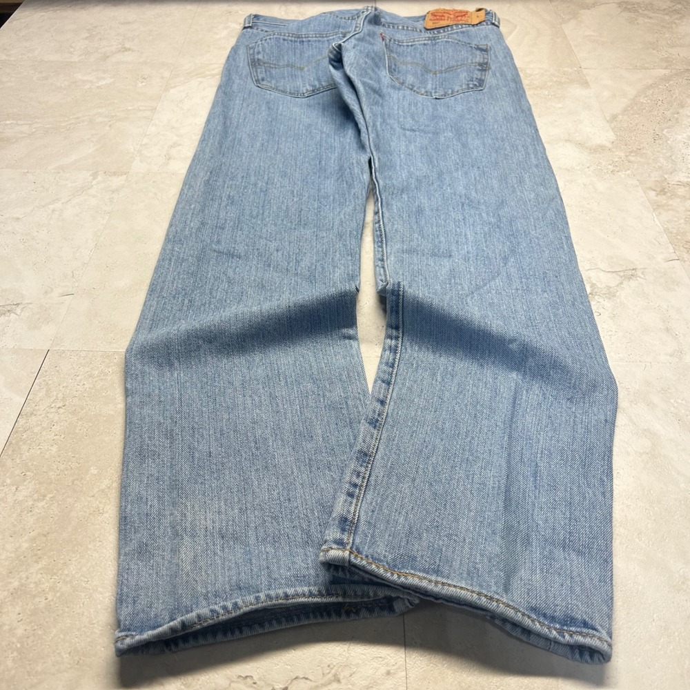 Levi's 501 Original Fit Jeans Light Wash Blue Men's 32x32 Button Fly Denim